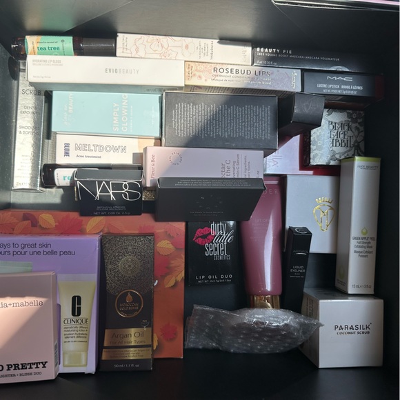 ‼️FINAL OFFER‼️NWT MAKEUP/SKINCARE/HAIR BUNDLE: EVERYTHING IN BOX!!! - Picture 2 of 10